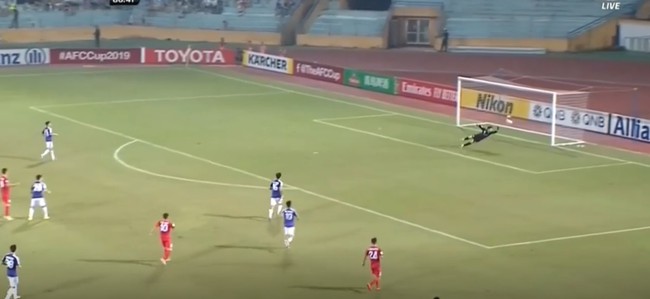 Bùi Tiến Dũng thủng lưới do mắc sai lầm, CLB Việt Nam đánh rơi chiến thắng dù đá hay hơn ở trận chung kết Cúp châu Á - Ảnh 3.