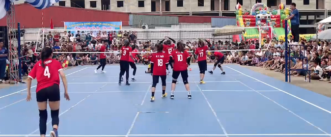 Bích Tuyền tỏa sáng trong trận chung kết giải bóng chuyền hội làng Yên Lãng (Bắc Ninh), giúp Ninh Bình LVPB giành chức vô địch