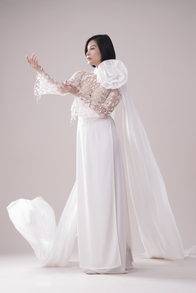 Siêu mẫu Vũ Cẩm Nhung quyến rũ trong loạt áo dài thổ cẩm mới nhất của NTK Đức Hùng - Ảnh 11.