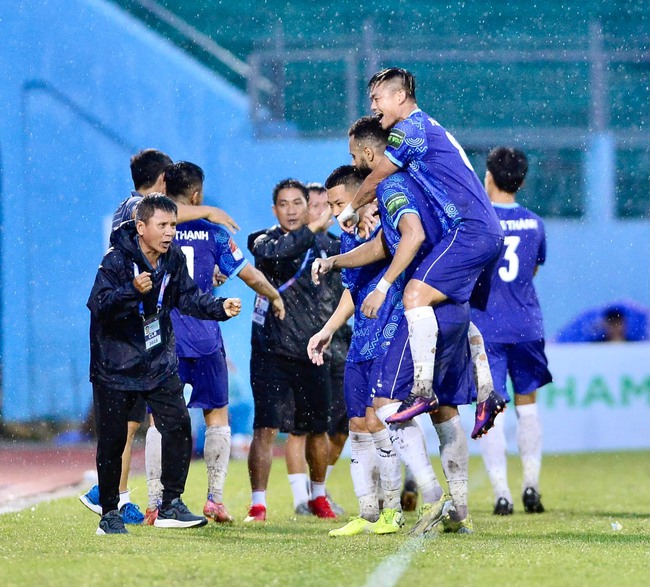 Tin nóng bóng đá Việt 15/12: Xuân Trường được khen ngợi, CLB Bình Định muốn VFF phạt Rimario - Ảnh 5.