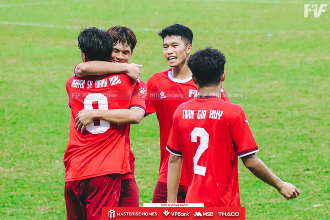 Thắng đội lớn châu Âu trên chấm 11m, đội bóng trẻ Việt Nam giành hạng 3 giải quốc tế - Ảnh 3.
