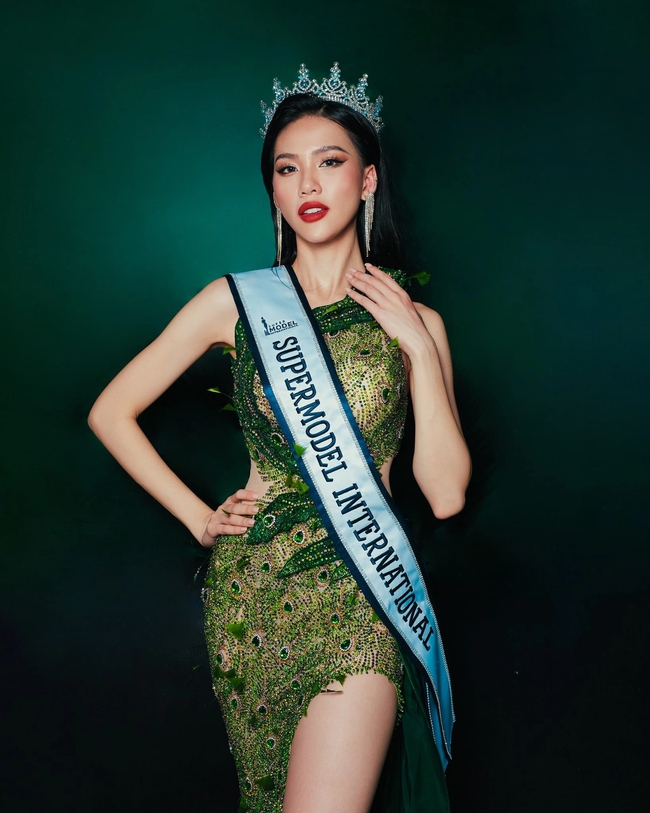 Tân Hoa hậu Bùi Quỳnh Hoa trong tay &quot;cả rổ&quot; danh hiệu vẫn quyết chinh phục vương miện - Ảnh 4.