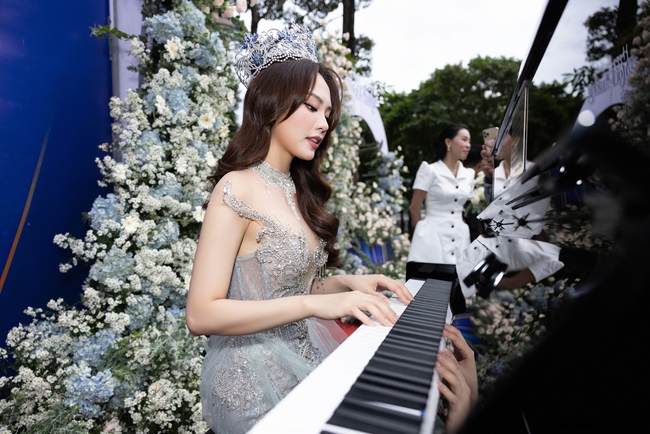 'Dì' Dung tổ chức sinh nhật bất ngờ cho Hoa hậu Mai Phương, tặng cả đàn piano bạc triệu - Ảnh 6.