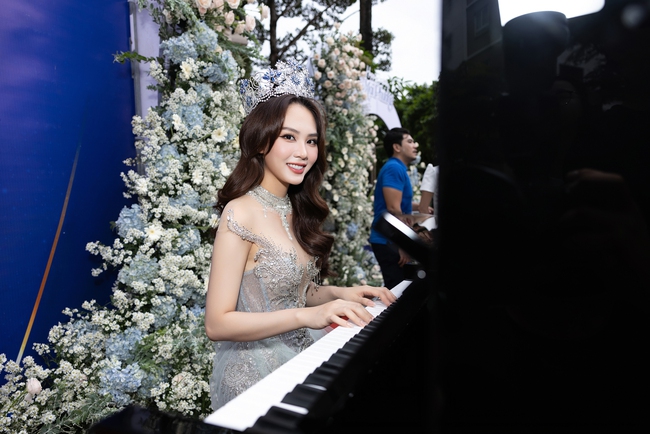 'Dì' Dung tổ chức sinh nhật bất ngờ cho Hoa hậu Mai Phương, tặng cả đàn piano bạc triệu - Ảnh 5.