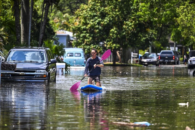 Mỹ: Ban bố tình trạng khẩn cấp tại New York do ngập lụt nghiêm trọng - Ảnh 1.