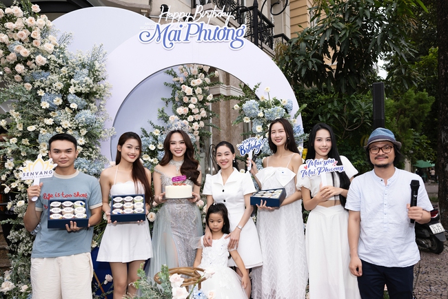 'Dì' Dung tổ chức sinh nhật bất ngờ cho Hoa hậu Mai Phương, tặng cả đàn piano bạc triệu - Ảnh 1.