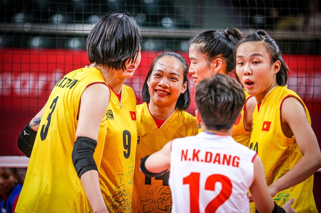 Tuyển bóng chuyền nữ Việt Nam đánh 8 giải, chơi tổng cộng trên dưới 40 trận, giành nhiều chức vô địch và lập nhiều cột mốc lịch sử nhưng chỉ được thưởng tổng cộng gần 2,4 tỉ đồng