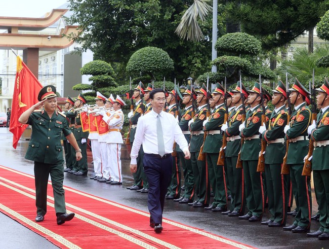 Chủ tịch nước Võ Văn Thưởng thăm Binh đoàn 15 - Ảnh 1.