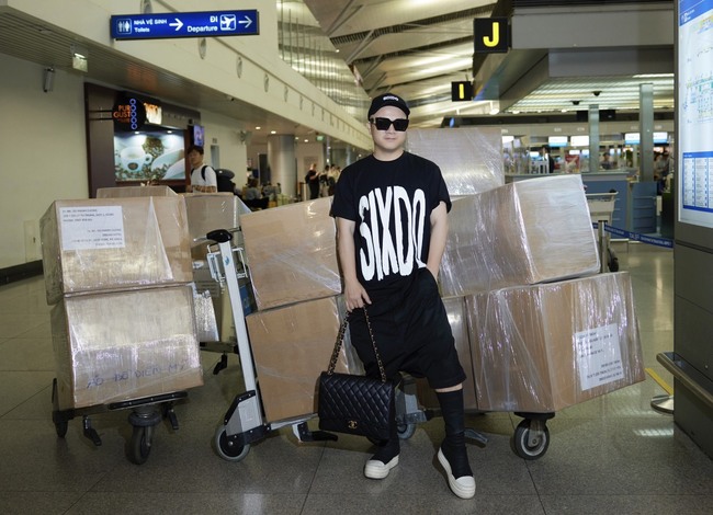 NTK Đỗ Mạnh Cường mang theo hơn 500kg hành lý sang Mỹ dự show thời trang  - Ảnh 4.