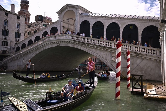 Italy: Nỗ lực giảm tình trạng quá tải du lịch tại Venice - Ảnh 2.