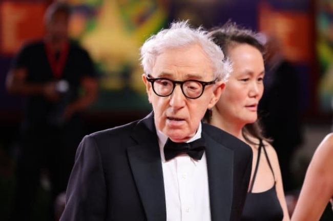 Phim thứ 50 của Woody Allen gây sốt tại Venice - Ảnh 1.