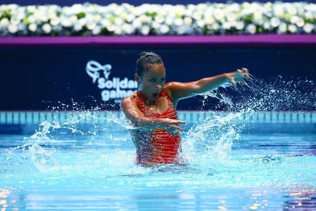 Nữ sinh Việt Nam mổ tim vẫn giành huy chương cao quý môn bơi nghệ thuật tại Nga - Ảnh 2.