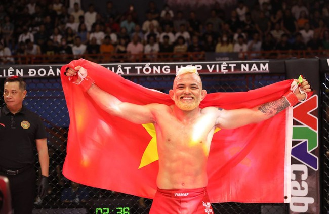 Nguyễn Trần Duy Nhất bất ngờ hội ngộ cao thủ Brazil thích mang quốc kỳ Việt Nam ở LION Championship - Ảnh 3.