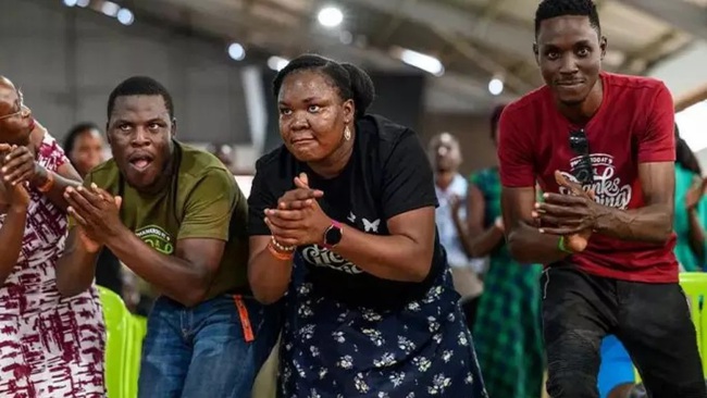Nhà thờ ở Uganda phá kỷ lục Guinness thế giới về thời gian vỗ tay - Ảnh 1.