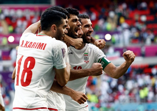 Iran bị tố cố tình chơi với 10 người ở trận thắng đậm Indonesia  - Ảnh 2.