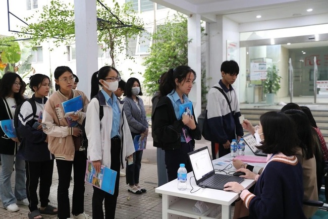 Đại học Quốc gia Hà Nội dự kiến tổ chức 6 đợt thi đánh giá năng lực (HSA) năm 2024 - Ảnh 1.