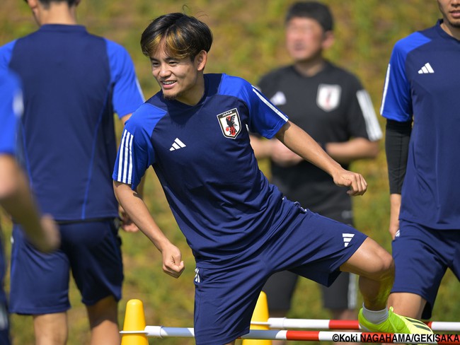 Kubo kín tiếng với cả báo chí Nhật Bản về khả năng ra sân gặp ĐT Việt Nam, Mitoma vẫn cần tập riêng - Ảnh 2.