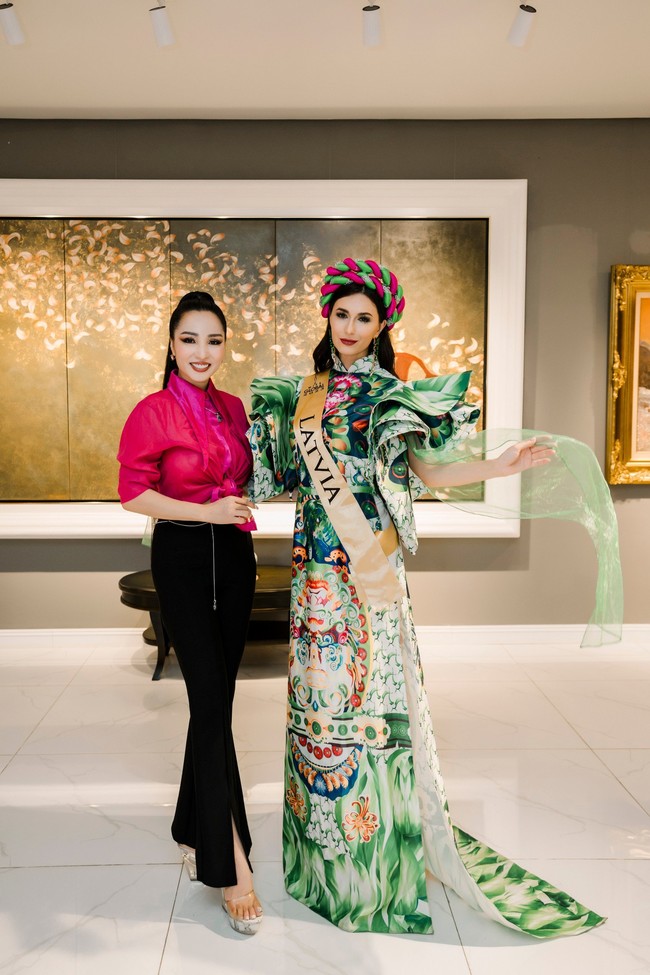 Dàn người đẹp Miss Global 2023 khoe dáng với áo dài của NTK Châu Loan - Ảnh 2.