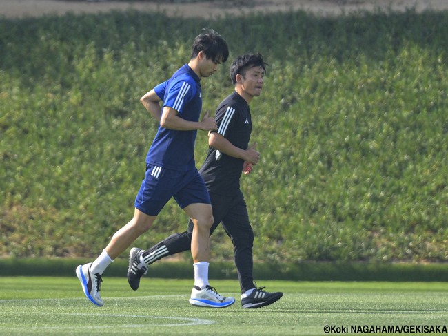 Kubo kín tiếng với cả báo chí Nhật Bản về khả năng ra sân gặp ĐT Việt Nam, Mitoma vẫn cần tập riêng - Ảnh 4.