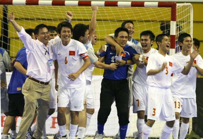 Bị thủng lưới trước và đá thiếu người, ĐT Việt Nam vẫn ngược dòng thắng Hàn Quốc để giành chiến thắng lịch sử ở giải châu Á - Ảnh 3.