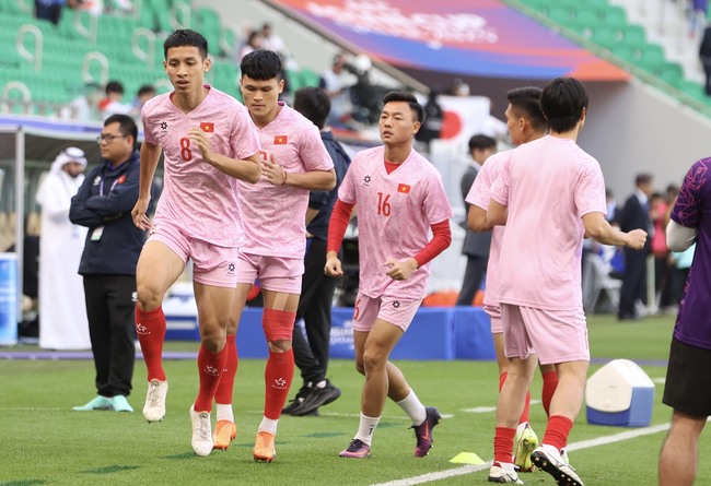 TRỰC TIẾP bóng đá Việt Nam vs Nhật Bản (VTV5, FPT Play): Quang Hải bất ngờ dự bị, Minamino đá chính - Ảnh 6.
