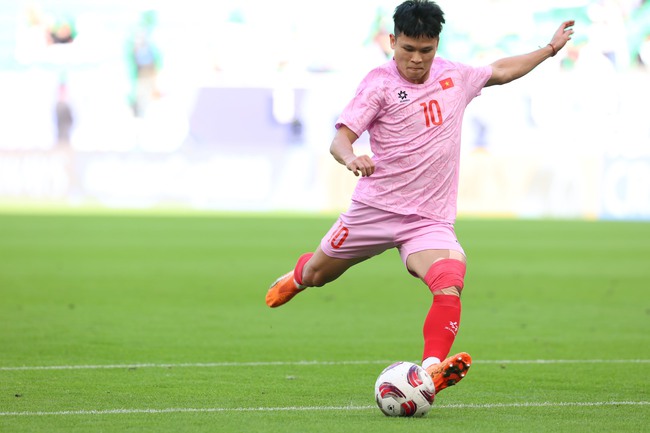 TRỰC TIẾP bóng đá Việt Nam vs Nhật Bản (VTV5, FPT Play): Quang Hải bất ngờ dự bị, Minamino đá chính - Ảnh 9.