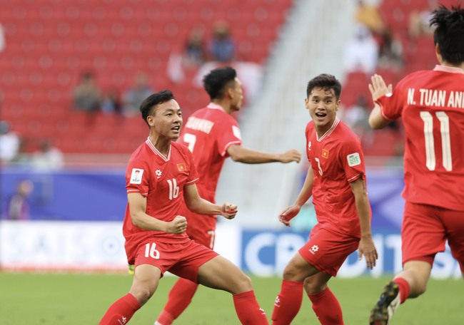 TRỰC TIẾP bóng đá Việt Nam vs Nhật Bản (VTV5): Đình Bắc lập tuyệt phẩm đánh đầu (H1) - Ảnh 5.