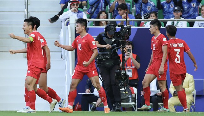 TRỰC TIẾP bóng đá Việt Nam vs Nhật Bản (VTV5): Tuấn Hải lập công, bữa tiệc bàn thắng (H1) - Ảnh 8.