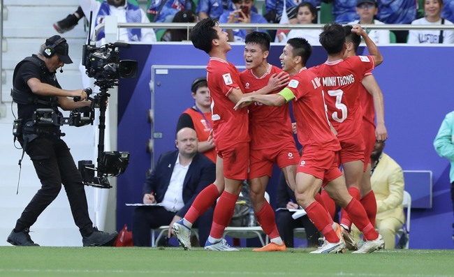 TRỰC TIẾP bóng đá Việt Nam vs Nhật Bản (VTV5): Tuấn Hải lập công, bữa tiệc bàn thắng (H1) - Ảnh 9.