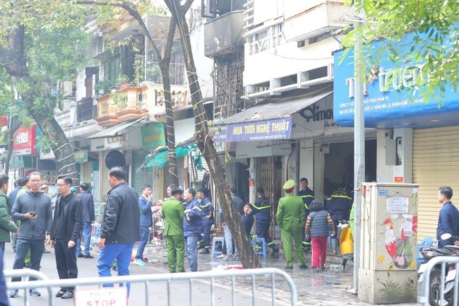 Vụ cháy tại phố Hàng Lược, Hà Nội: Chủ tịch UBND thành phố chỉ đạo khẩn trương khắc phục hậu quả - Ảnh 1.