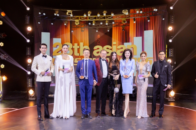 Lương Thùy Linh - nàng hậu 2k đầu tiên làm host tại Asian Television Awards  - Ảnh 7.