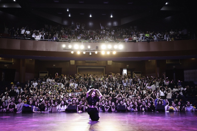 Mỹ Tâm nhảy trend TikTok siêu dễ thương trong buổi fan meeting mừng sinh nhật sớm - Ảnh 10.