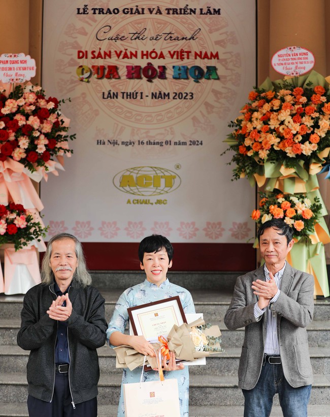 Trao giải và khai mạc triển lãm Cuộc thi vẽ tranh 'Di sản văn hóa Việt Nam qua hội họa' - Ảnh 2.