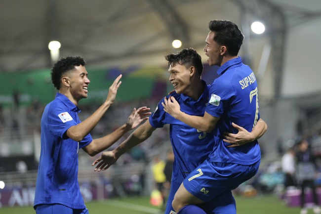 Bị VAR từ chối bàn thắng, ĐT Thái Lan vẫn trở thành niềm tự hào Đông Nam Á tại Asian Cup 2023 - Ảnh 5.