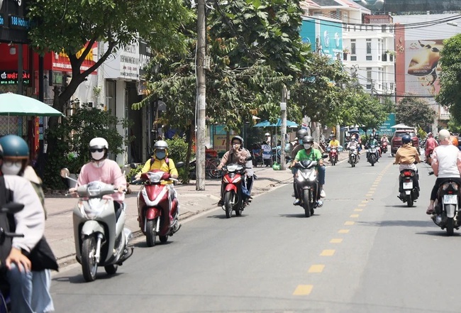 Thành phố Hồ Chí Minh sẽ đón đợt nắng nóng kéo dài đến Tết Nguyên đán 2024 - Ảnh 1.