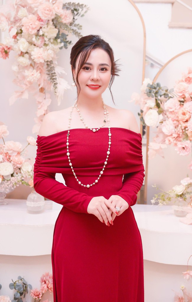 &quot;Hoa hậu 2 nhiệm kỳ&quot; Phan Kim Oanh tất bật những ngày trước Tết - Ảnh 5.