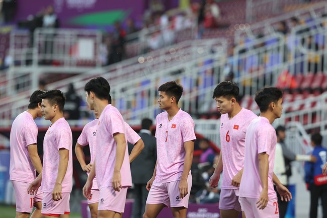 TRỰC TIẾP bóng đá Việt Nam vs Indonesia trên VTV5 VTV6, Asian Cup (0-0): Quang Hải đá chính - Ảnh 4.