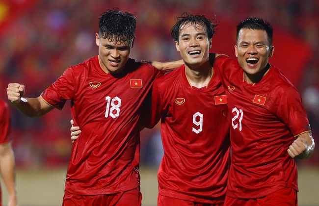 HLV Hoàng Văn Phúc: “Năm mới, vận hội mới cho bóng đá Việt Nam” - Ảnh 1.