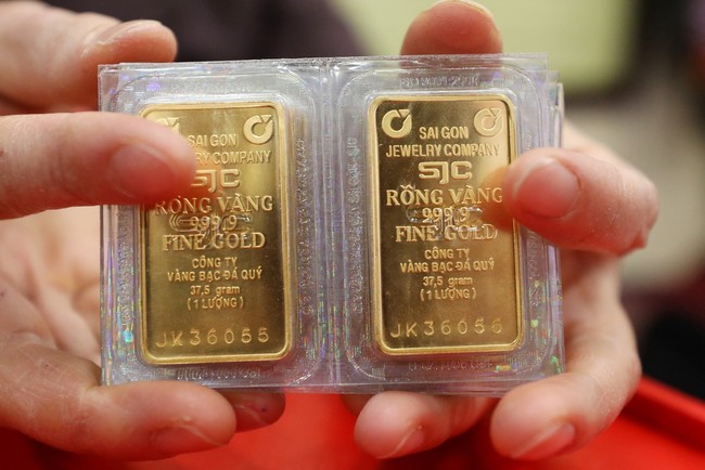 Giá vàng sáng 2/1 giao dịch quanh mốc 74 triệu đồng/lượng - Ảnh 1.