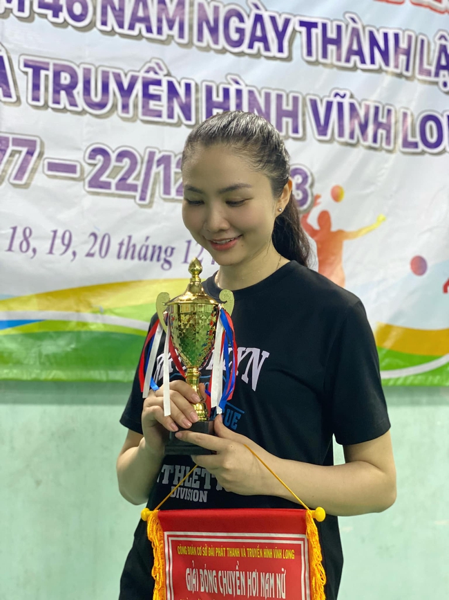 Người đẹp bóng chuyền Việt Nam báo tin vui ngay đầu năm khi liên tiếp giành chức vô địch, khiến CĐV ngỡ ngàng  - Ảnh 3.