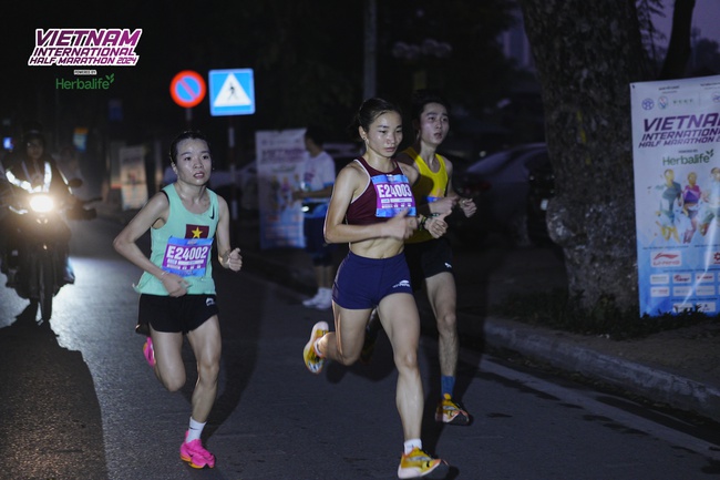 Li-Ning là nhà tài trợ áo đấu tại Giải Bán Marathon Quốc tế Việt Nam 2024 - Ảnh 2.