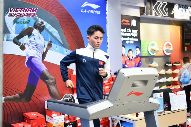 Li-Ning là nhà tài trợ áo đấu tại Giải Bán Marathon Quốc tế Việt Nam 2024 - Ảnh 3.