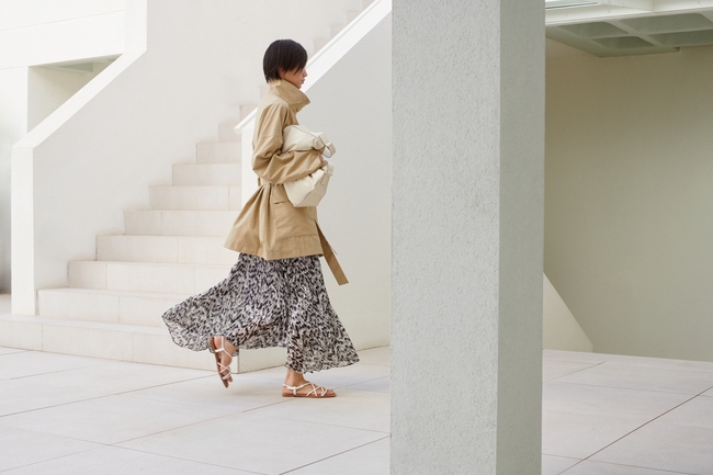 UNIQLO tái hợp nhà thiết kế nổi tiếng Clare Waight Keller giới thiệu BST Chào Mùa Xuân 2024 - Ảnh 5.