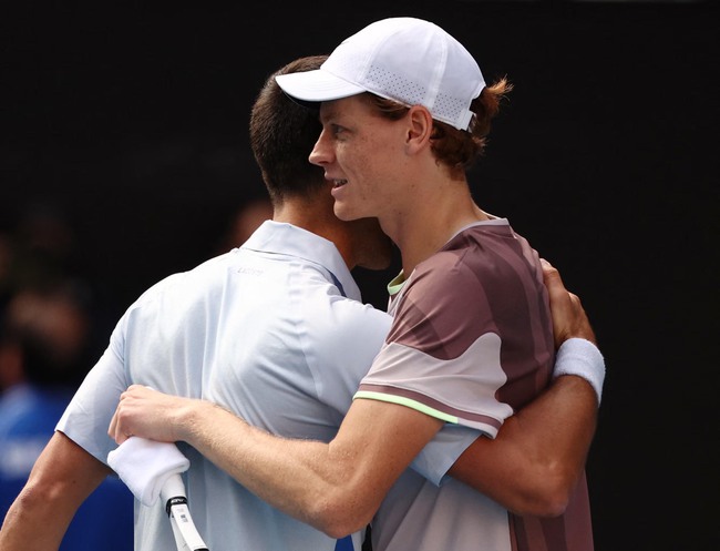 Djokovic bị loại khỏi Australian Open, Sinner cận kề Grand Slam đầu tiên - Ảnh 2.