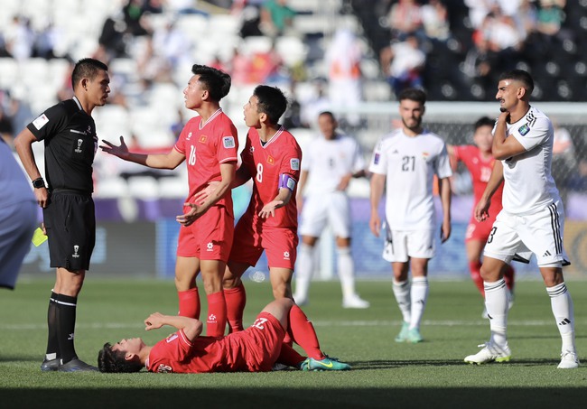 Tuyển thủ mắc lỗi ở Asian Cup, VFF nhờ Ban trọng tài ‘răn đe’ - Ảnh 2.