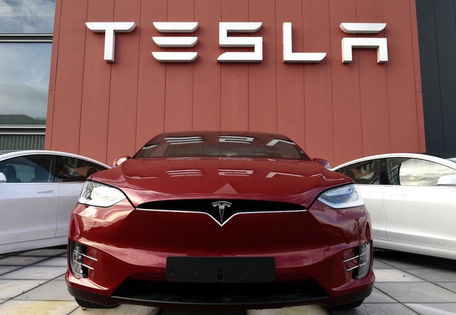Giá trị vốn hóa của Tesla bốc hơi 80 tỷ USD - Ảnh 1.