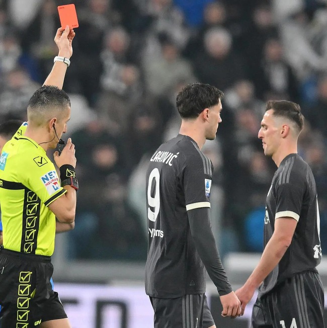 Cuộc đua vô địch Serie A: Juventus tự bắn vào chân - Ảnh 1.