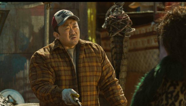 'Thợ săn hoang mạc': Màn tái xuất rực rỡ của 'quái kiệt' Ma Dong Seok - Ảnh 2.
