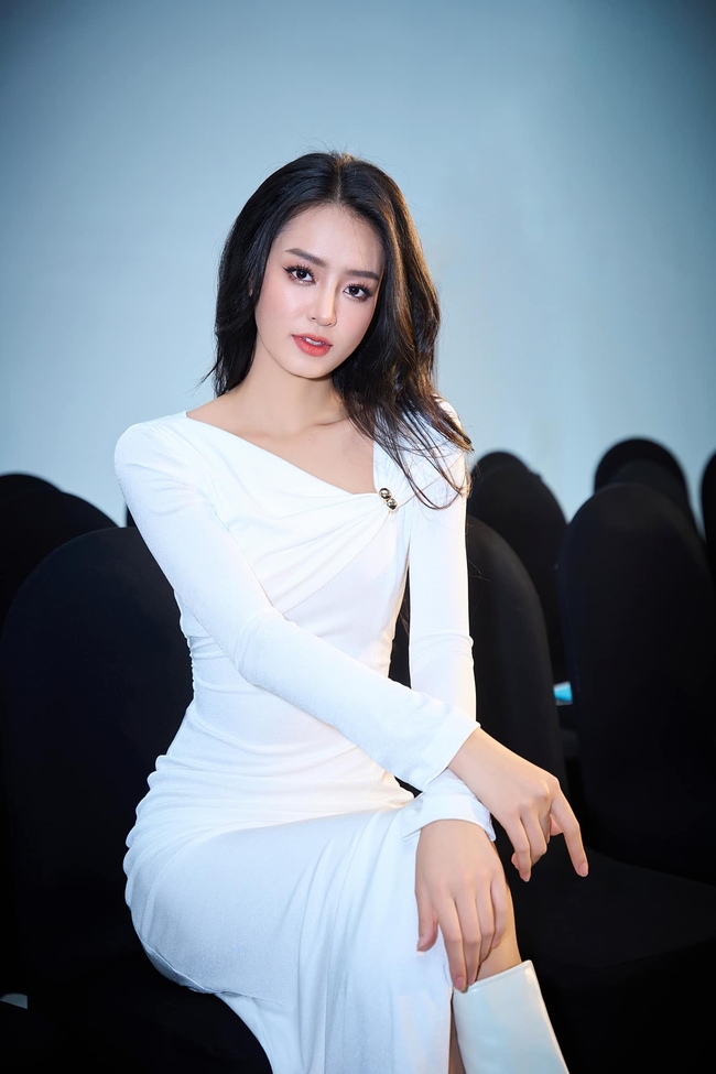 Á hậu Bùi Khánh Linh làm giám khảo casting show 'Nguyện ước chốn thiêng' - Ảnh 1.