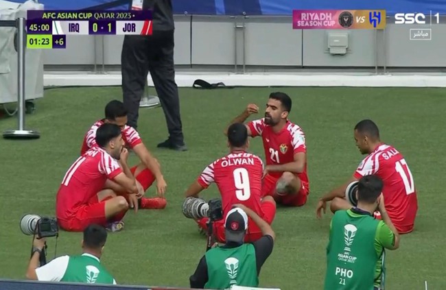 Tiền đạo Iraq ghi bàn vào lưới Việt Nam hóa 'tội đồ' với tấm thẻ đỏ gây tranh cãi nhất Asian Cup 2023 - Ảnh 4.